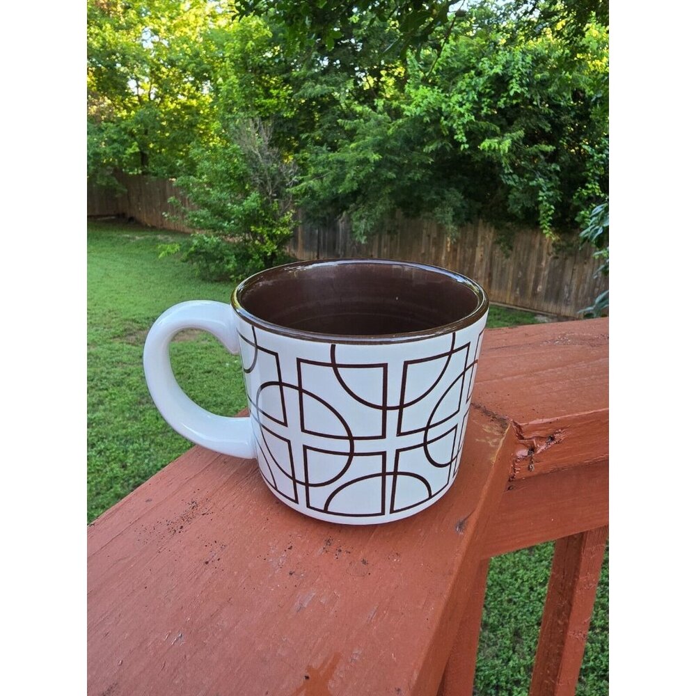 Target Home mug Stonelite‎ Contempo Trellis 14 oz. cream brown